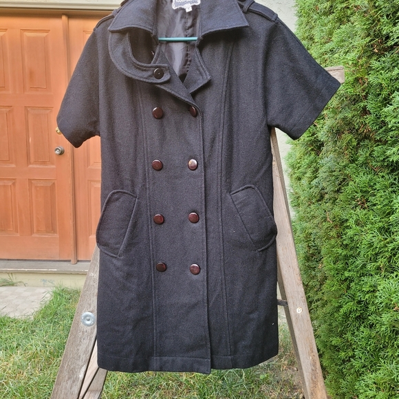 Black short sleeved jacket - Picture 3 of 7